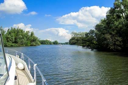 JHB Biesbosch Motorboat Cruising